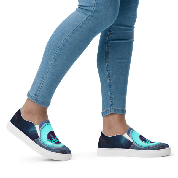 Women’s slip-on canvas shoes